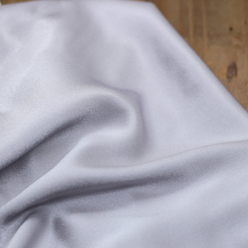 Tissu Satin de Viscose Unie - Argent (Vendu x10cm) Tissus Sélection Gaspard & Léonie | Gaspard et Léonie Tissus en ligne et Mercerie à Toulouse