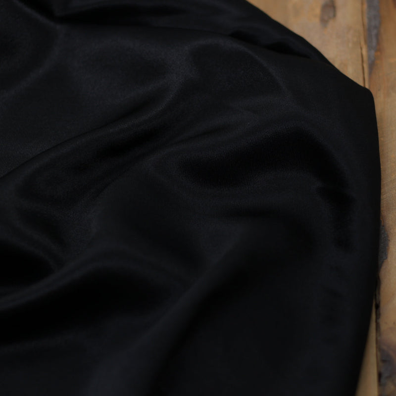 Tissu Satin de Viscose Unie - Noir (Vendu x10cm) Tissus Sélection Gaspard & Léonie | Gaspard et Léonie Tissus en ligne et Mercerie à Toulouse