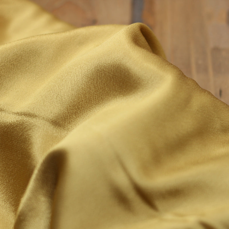 Tissu Satin de Viscose Unie - Or (Vendu x10cm) Tissus Sélection Gaspard & Léonie | Gaspard et Léonie Tissus en ligne et Mercerie à Toulouse