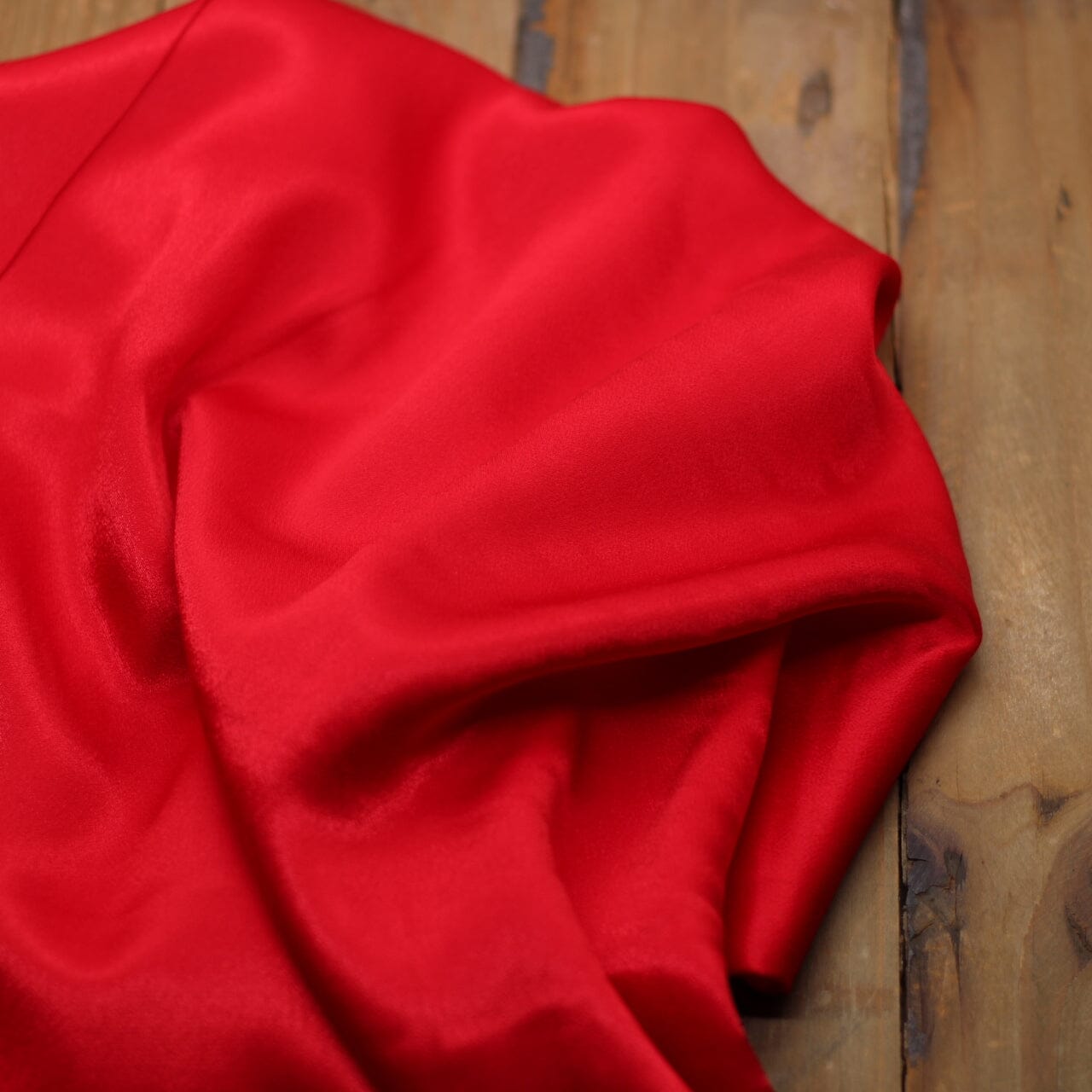 Tissu Satin de Viscose Unie - Rouge (Vendu x10cm) Tissus Sélection Gaspard & Léonie | Gaspard et Léonie Tissus en ligne et Mercerie à Toulouse