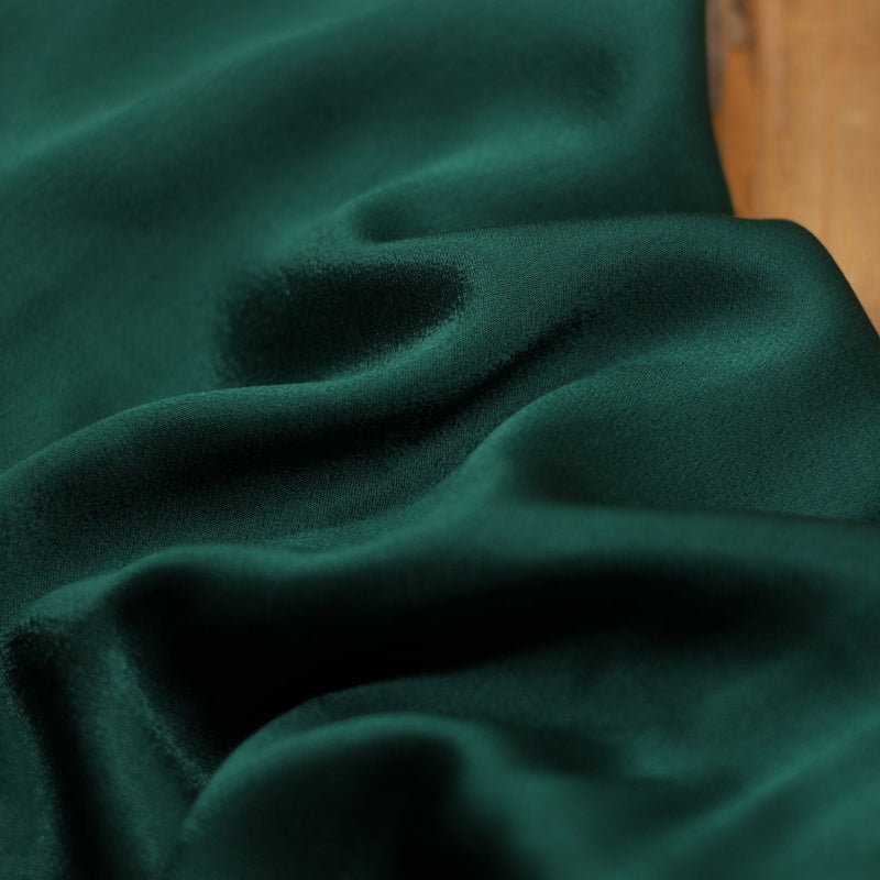 Tissu Satin de Viscose Unie - Vert forêt (Vendu x10cm) Tissus Sélection Gaspard & Léonie | Gaspard et Léonie Tissus en ligne et Mercerie à Toulouse