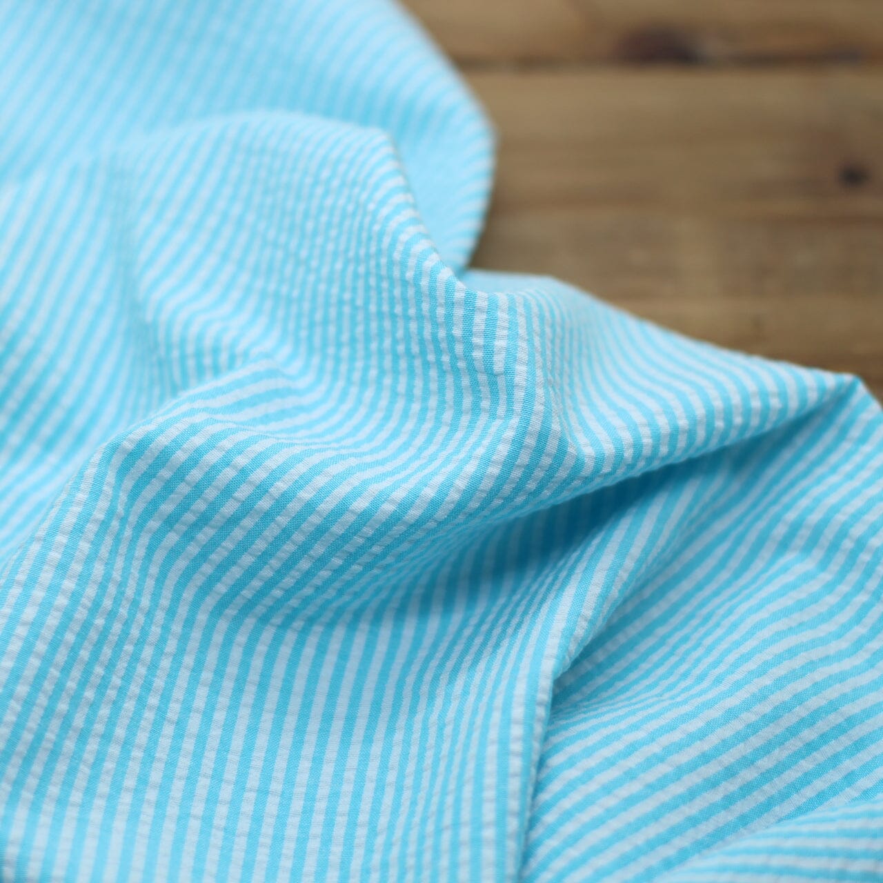 Tissu Seersucker Stripes - Bleu turquoise (Vendu x10cm) Tissus Sélection Gaspard & Léonie | Gaspard et Léonie Tissus en ligne et Mercerie à Toulouse
