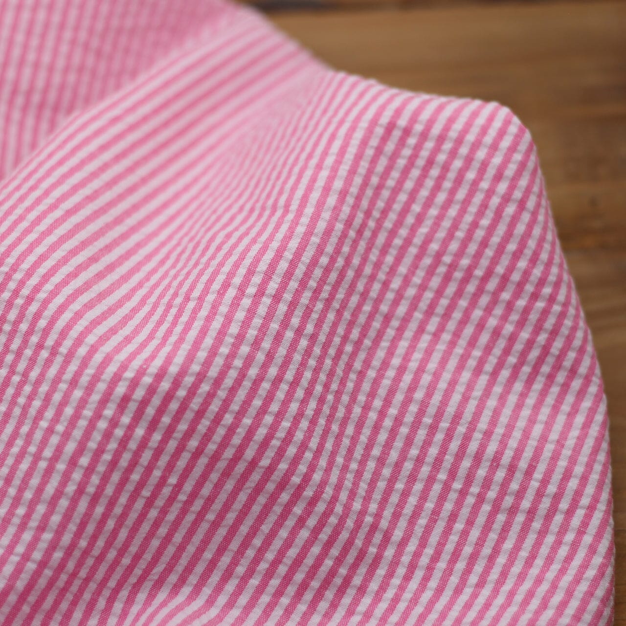 Tissu Seersucker Stripes - Rose (Vendu x10cm) Tissus Sélection Gaspard & Léonie | Gaspard et Léonie Tissus en ligne et Mercerie à Toulouse