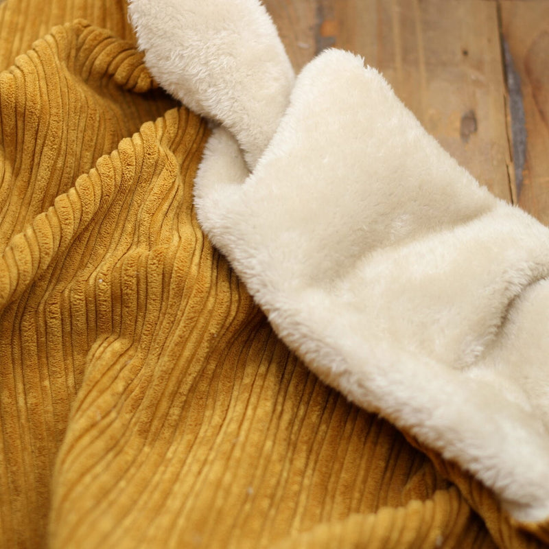 Tissu Velours Grosses côtes doublé fourrure - Jaune curry (vendu x10cm) Tissus Sélection Gaspard & Léonie | Gaspard et Léonie Tissus en ligne et Mercerie à Toulouse