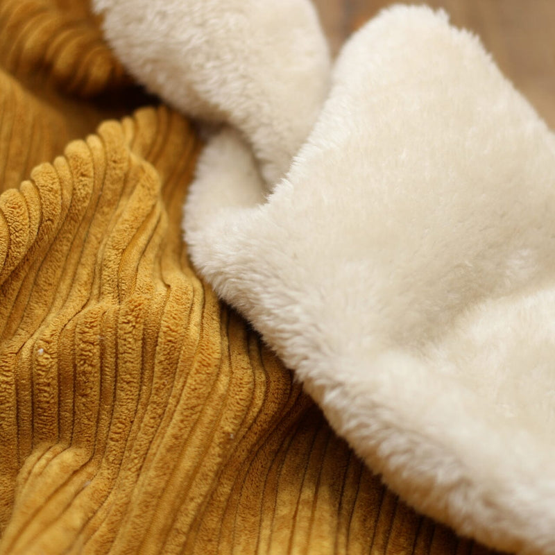 Tissu Velours Grosses côtes doublé fourrure - Jaune curry (vendu x10cm) Tissus Sélection Gaspard & Léonie | Gaspard et Léonie Tissus en ligne et Mercerie à Toulouse