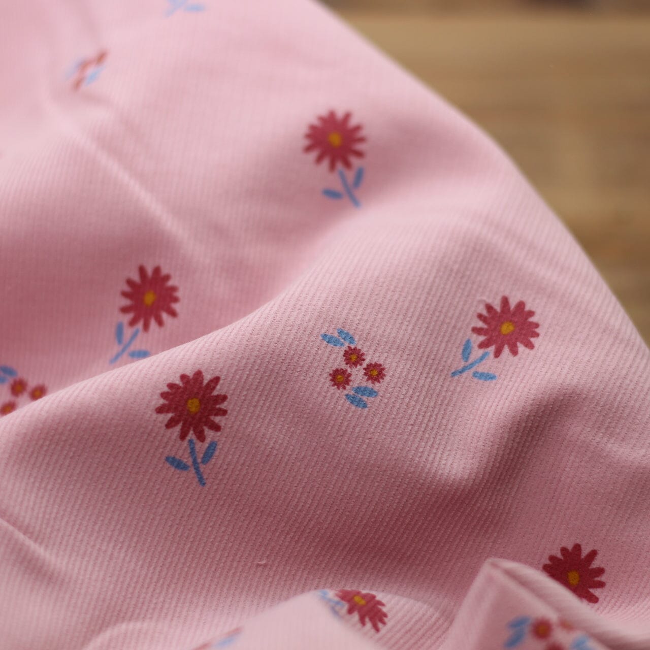 Tissu Velours milleraies - RETRO FLOWERS - Rose - KATIA Fabrics (vendu x10cm) Tissus katia Fabrics | Gaspard et Léonie Tissus en ligne et Mercerie à Toulouse