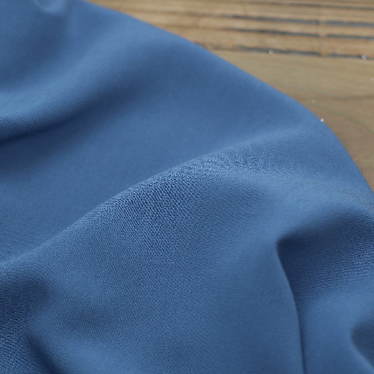 Tissu Viscose Unie - Bleu tendre (Vendu x10cm) Tissus Sélection Gaspard & Léonie | Gaspard et Léonie Tissus en ligne et Mercerie à Toulouse
