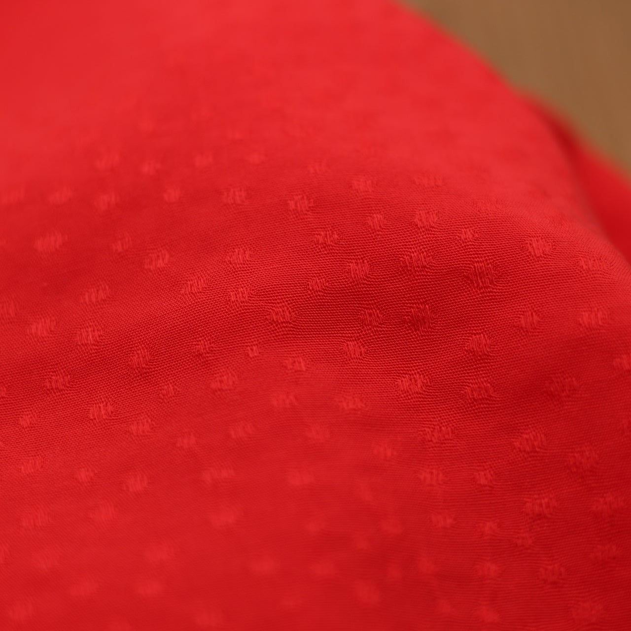 Tissu Viscose Unie Dobby - Rouge (Vendu x10cm) Tissus Sélection Gaspard & Léonie | Gaspard et Léonie Tissus en ligne et Mercerie à Toulouse