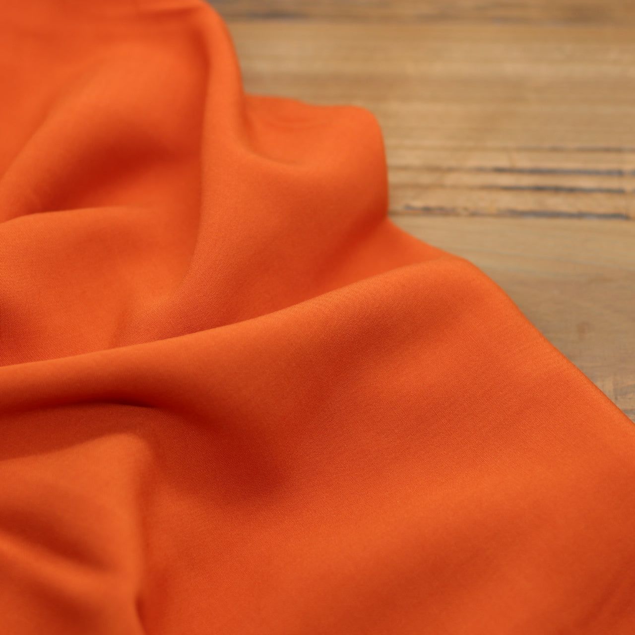 Tissu Viscose Unie - Orange (Vendu x10cm) Tissus Sélection Gaspard & Léonie | Gaspard et Léonie Tissus en ligne et Mercerie à Toulouse