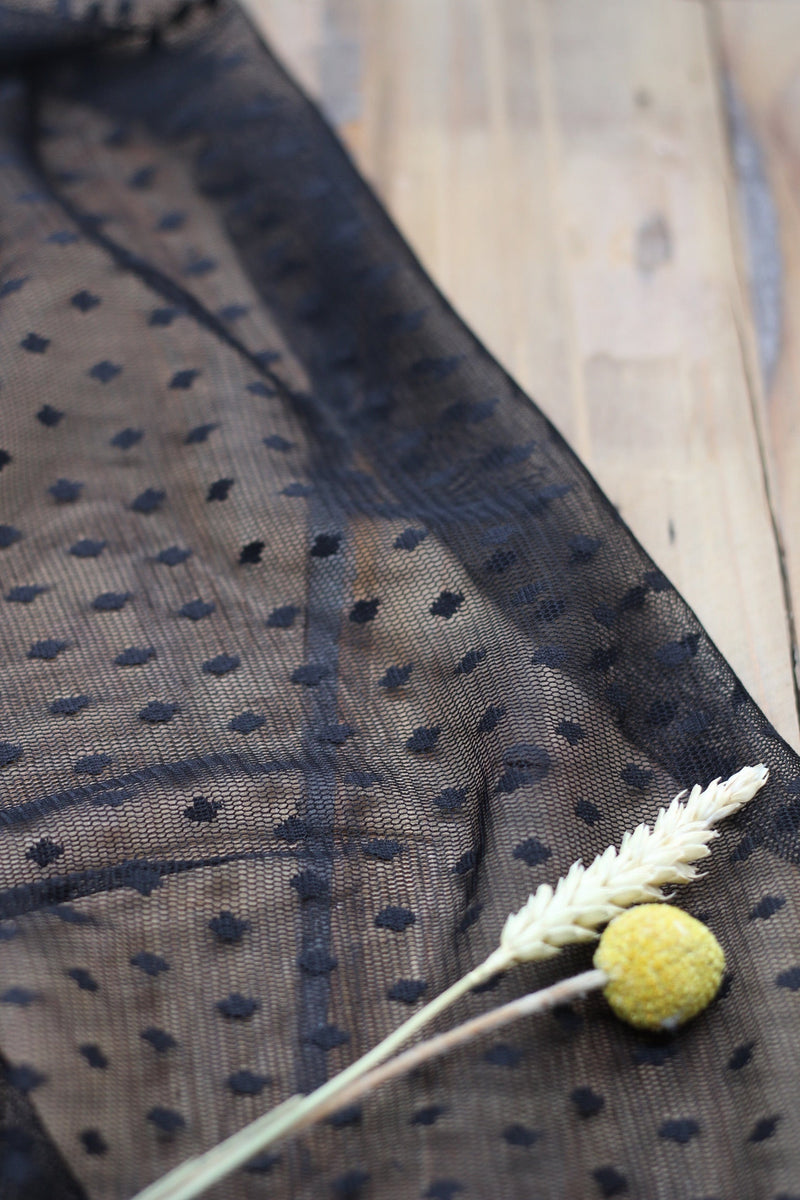 Tissu Voile brodé - Diamant - noir (Vendu x10cm) Tissus Sélection Gaspard & Léonie | Gaspard et Léonie Tissus en ligne et Mercerie à Toulouse